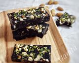 A picture of step 5 of Dates Chocolate fudge bars.