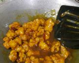 Foto langkah ke 5 dari resep 64. Ayam Goreng Saus Nutrisari.