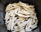 A picture of step 4 of "French Fries in the Air Fryer" 💯🍟.