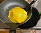 A picture of step 6 of Omu-Okonomiyaki (Japanese as-you-like pancake wrapped with egg).