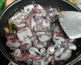 Foto langkah ke 1 dari resep Cumi hitam bumbu iris sederhana.
