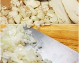 Foto del paso 2 de la receta Pollo con Patatas, Berenjenas y Cebolla en Caldo a la Siciliana