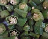A picture of step 2 of Bhindi gosht.