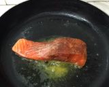 Foto langkah ke 2 dari resep Salmon Creamy Spinach.