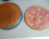 Foto del passaggio 7 della ricetta Torta a due piani con crema chantilly e frutti di bosco e panna