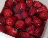 Foto langkah ke 1 dari resep Korean Milk Strawberry.