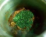 A picture of step 9 of Chicken mtr pulao.