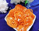A picture of step 4 of Jalebi.