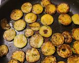 Une image de l'étape 1 de Saumon accompagné de riz courgettes grillées et fondu de poireau.