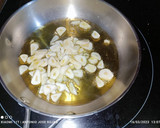 Foto del paso 3 de la receta: Crema de portobellos con espárragos, ajos y mejillones