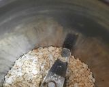 A picture of step 2 of Oats ki roti.