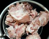 Hình bước làm 1 của món Xương đầu heo hầm củ sen