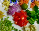 এগড্রপ নুডলস ভেজুস্যুপ (Eggdrop noodles Veg Soup recipe in Bengali) ) রেসিপি ধাপ - 2 ছবি