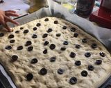 Foto del paso 5 de la receta: Focaccia de tomate cherry, olivas negras y romero