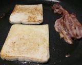 A picture of step 2 of Fried egg and bacon sarnie.