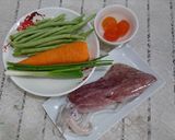 Hình bước làm 1 của món Cơm chiên mực trứng muối