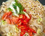 Foto langkah ke 6 dari resep Kwetiaw kuah baso & crabstick.