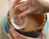 A picture of step 4 of No-Bake Cheesecake.