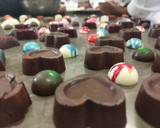 Foto del paso 8 de la receta: 🍫Bombones 🌰de chocolate rellenos 😋