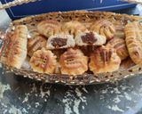 A picture of step 6 of Eid Maamoul with Cream Cheese.