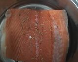 Foto del paso 5 de la receta Salmón ahumado casero (truco fácil y rápido) + crujiente de jamón y de tinta de calamar