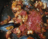 Foto del paso 3 de la receta: Guiso de lubina con marisco