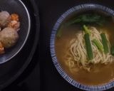 A picture of step 5 of Shrimp Noodle Soup.