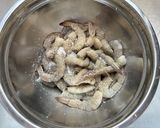 A picture of step 1 of Gambas Al Ajillo.