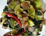 Foto del paso 3 de la receta: Champiñones con espinaca y brócoli