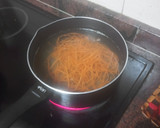 Foto del paso 6 de la receta: Crema de calabaza, zanahoria y garbanzos con espaguetis de zanahoria
