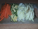 Salteado de verduras con fideos y salsa de soja