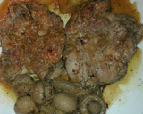 Foto del paso 4 de la receta: muslo de pollo dehuesado encebollado con patatas y champiñones