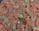 Foto del paso 4 de la receta: Tartar de salmón con guacamole destructurado y arroz