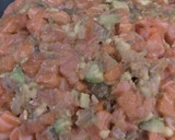 Foto del paso 4 de la receta: Tartar de salmón con guacamole destructurado y arroz