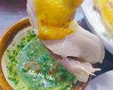 Hình bước làm 3 của món Gà Hấp Lá É Trắng Và Sả Chấm Muối Lá É Trắng