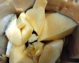 A picture of step 1 of Mango shake.