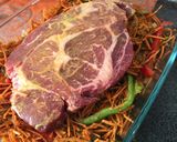 Foto del paso 3 de la receta: Carne al horno en cama de verduras