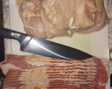 Foto del paso 4 de la receta: Hamburguesa de pechuga de pollo a la plancha con tocino