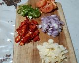 Foto langkah ke 1 dari resep Pindang Tongkol Kuah Kecap Pedas.