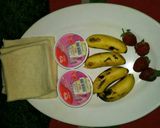 Foto langkah ke 1 dari resep Roti ice cream isi buah simple.