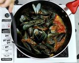Foto langkah ke 9 dari resep Kerang Hijau Saos Padang Mix Jagung.
