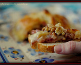 Foto del paso 2 de la receta: Hojaldre relleno con queso camembert, nueces y frutos rojos