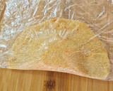 Foto del paso 2 de la receta: Empanadillas con masa de quinoa rellenas de queso mozzarella