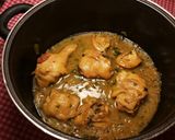 Foto del paso 9 de la receta Pollo en salsa de cebolla y perejil especiado con patatas fritas