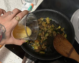Foto del paso 2 de la receta: Tortilla de calabacín con claras