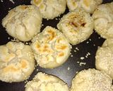 รูปขั้นตอนการทำที่ 10 ของ ขนมเปี๊ยะงาทอดไส้หมู (Anhui-Style Pan-Fried Sesame Mooncakes)