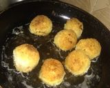 A picture of step 6 of Cheese potato balls.