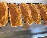 Une image de l'étape 2 de Bacon mariné tomate et épices grillé à la plancha.