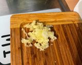 Une image de l'étape 6 de Champignons de Paris sautés à l’ail, oignon doux et coriandre fraîche.