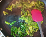 Foto del paso 1 de la receta: Merluza en salsa, con espárragos y setas. Sabroso y sano. Ideal!!!
